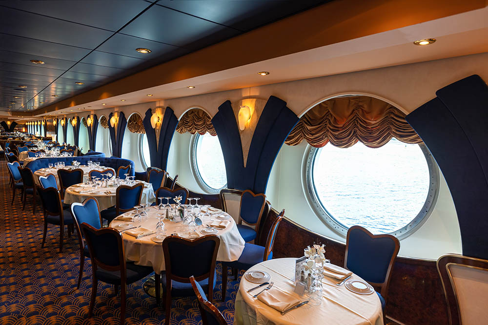 What to Wear on an Oahu Dinner Cruise: A Simple Guide